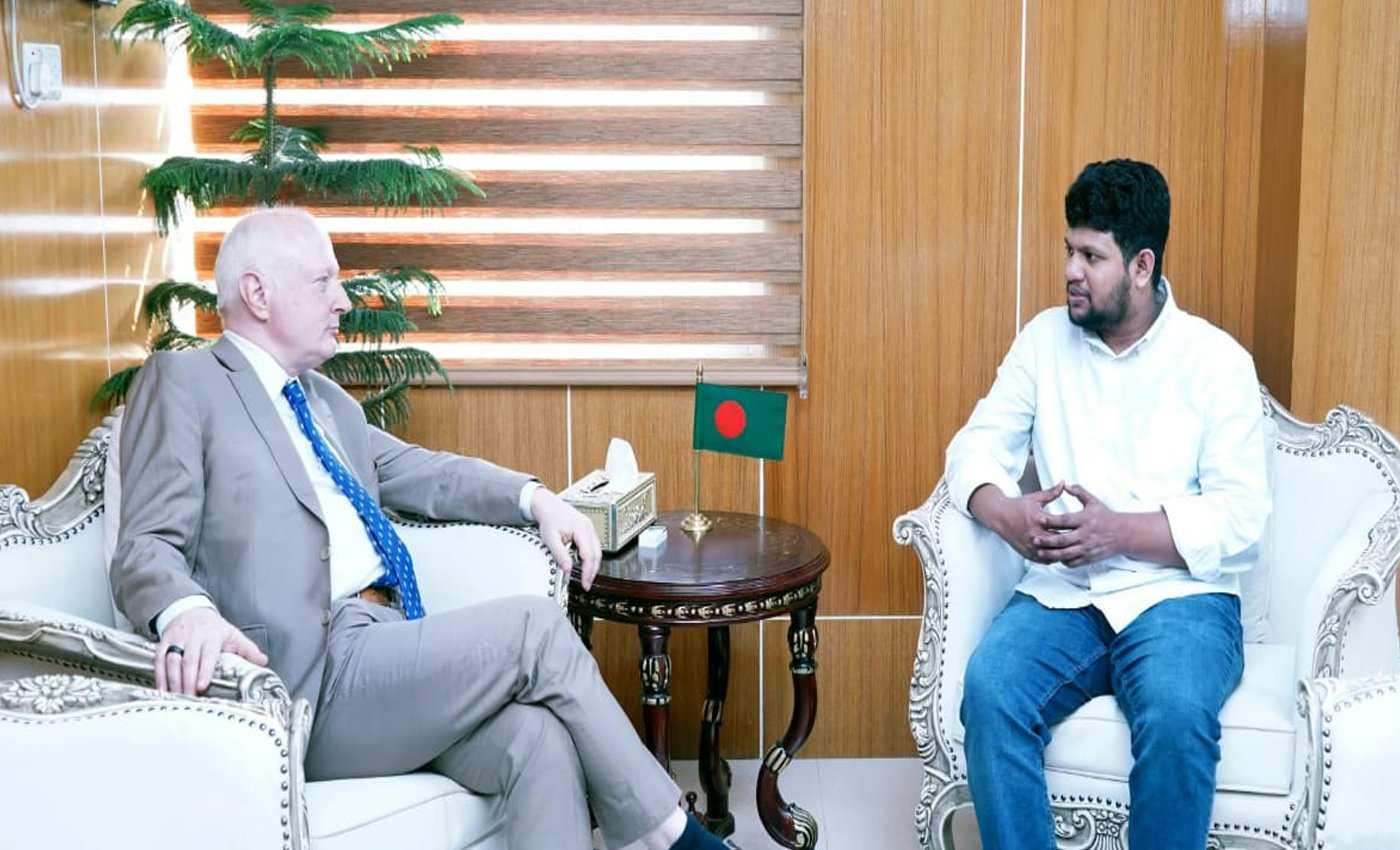 তথ্য ও সম্প্রচার উপদেষ্টার সঙ্গে জার্মানির রাষ্ট্রদূত রুডিগার লোটজজের সাক্ষাৎ