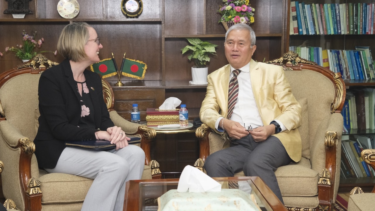 পার্বত্য উপদেষ্টার সাথে ব্রিটিশ হাই কমিশনারের সাক্ষাৎ