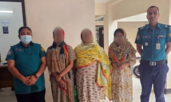 সরকারি কর্মকর্তাকে ফাঁদে ফেলে জোরপূর্বক চাঁদা আদায়; দুর্ধর্ষ চক্রের চার সদস্য গ্রেফতার