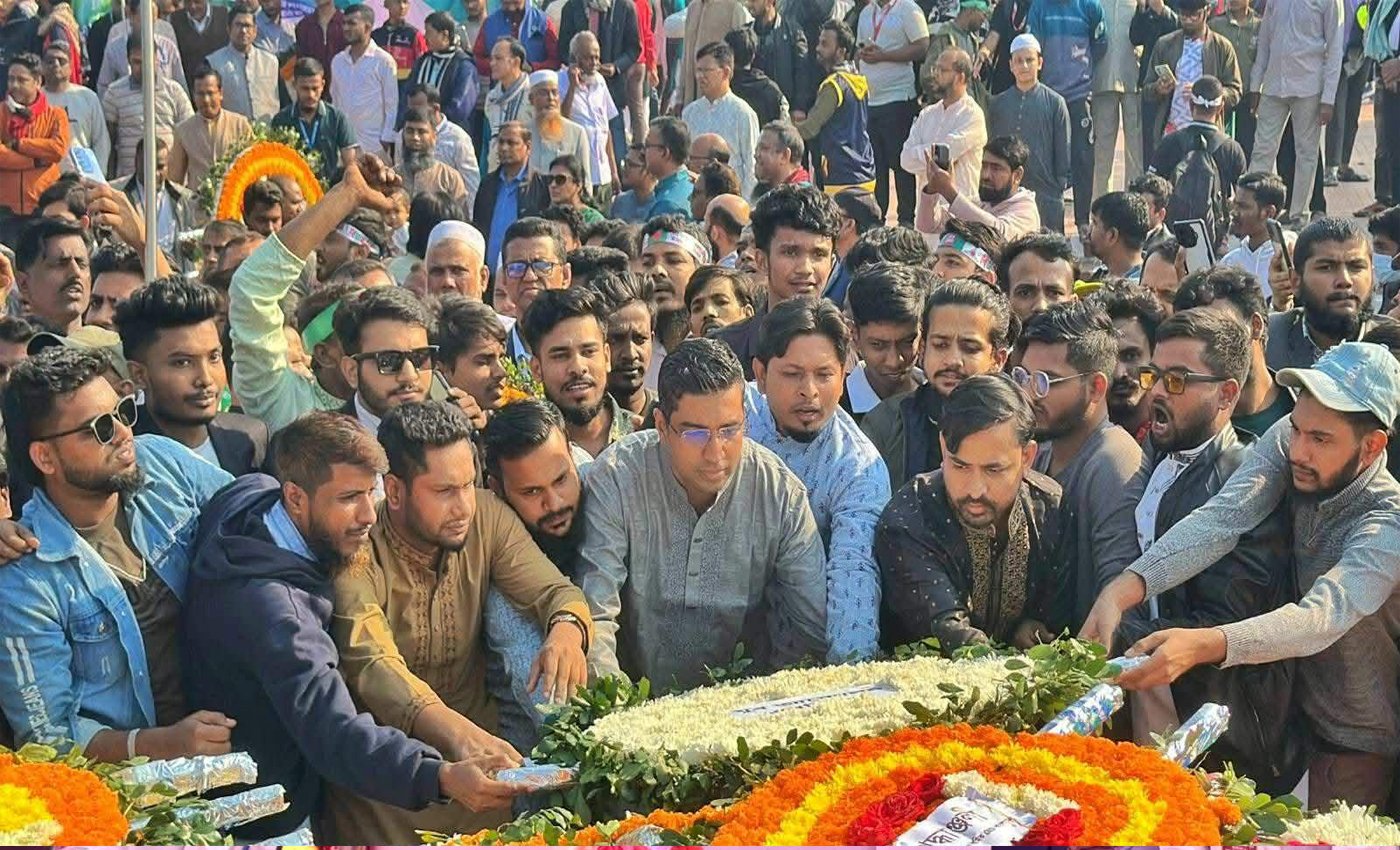 বিজয় দিবস উপলক্ষে শ্রদ্ধা নিবেদন করলেন এনডিএম