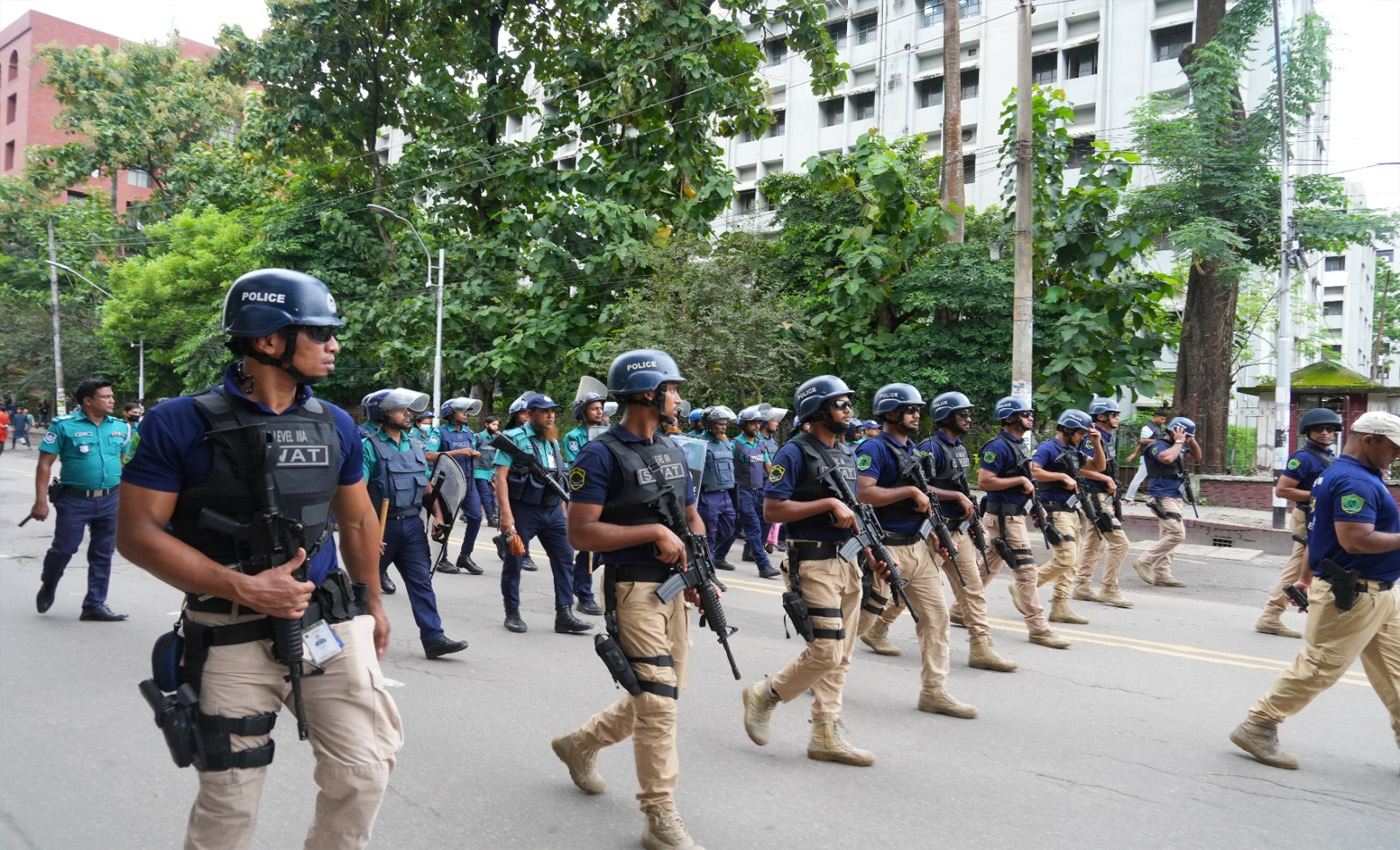 ডিএমপির কঠোর নিরাপত্তায় শান্তিপূর্ণ বিজয়া শোভাযাত্রা ও প্রতিমা বিসর্জন
