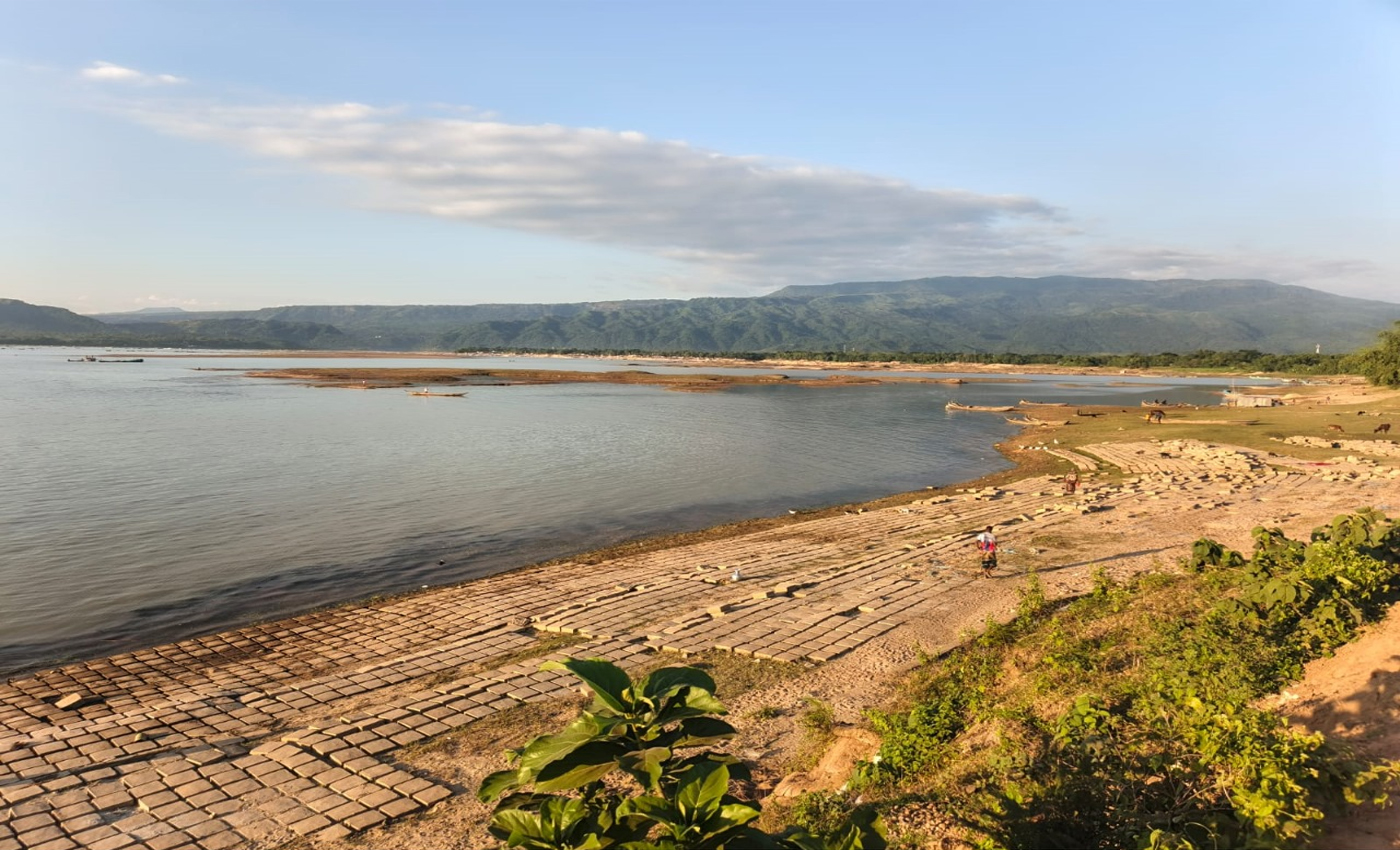 বিন্নাকুলি–লাউড়েরগড় সড়কের পাশে সেভ মেশিনে বালু উত্তোলন: সক্রিয় মালেক বাহিনী