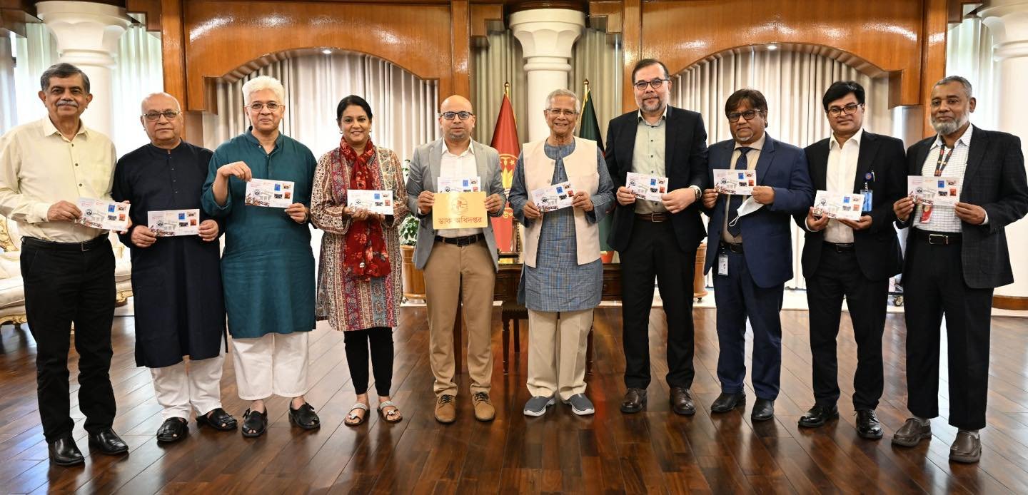 জুলাই গণ-অভ্যুত্থান দিবস উপলক্ষে স্মারক ডাকটিকিট অবমুক্ত করলেন প্রধান উপদেষ্টা