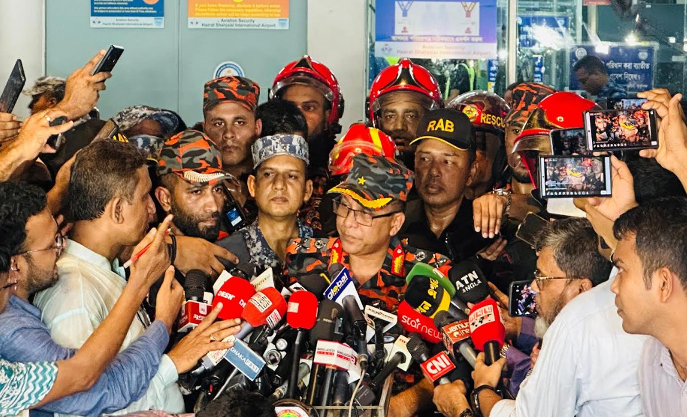 হযরত শাহজালাল আন্তর্জাতিক বিমানবন্দরে ভয়াবহ আগুন, ফায়ার সার্ভিসের ডিজির বক্তব্য