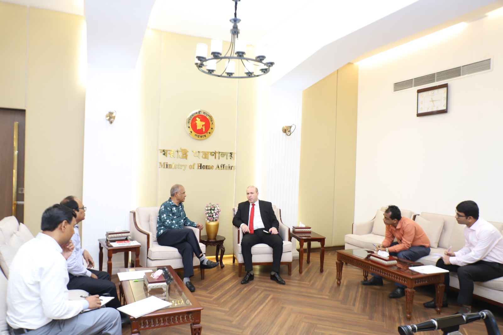 আলজেরিয়ার সঙ্গে দ্রুত পারস্পরিক ভিসা অব্যাহতি চুক্তি করা হবে- স্বরাষ্ট্র উপদেষ্টা