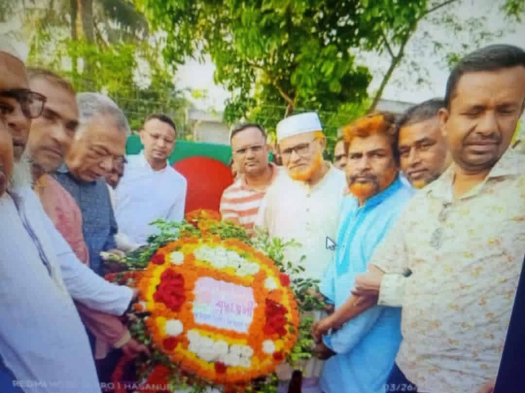 ডাঃ শহিদুল আলমের নেতৃত্বে কালিগঞ্জে বিজয়স্তম্ভে বিএনপির শ্রদ্ধাঞ্জলী অর্পন