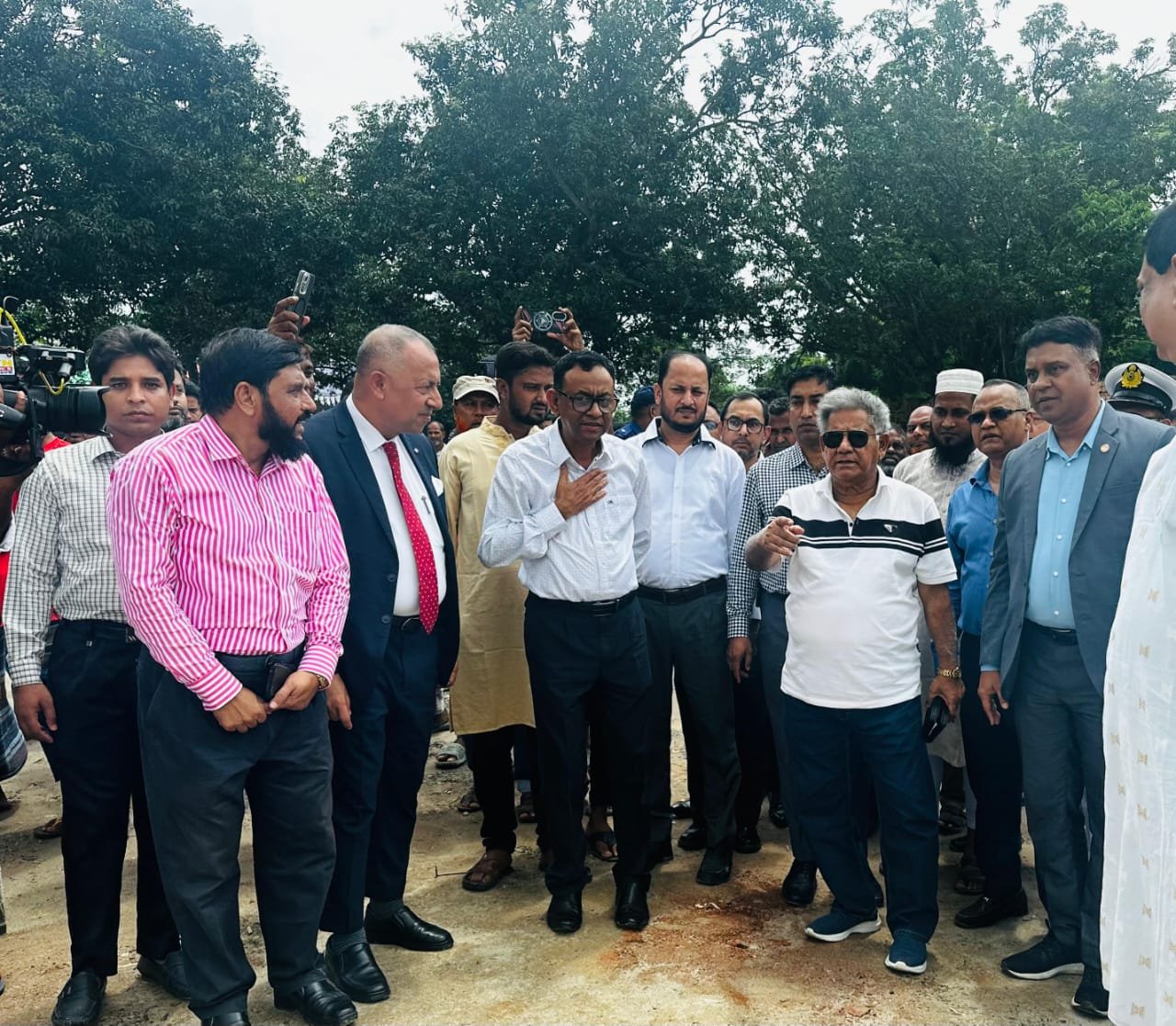 রাজশাহীর সুলতানগঞ্জ নদীবন্দর পরিদর্শন করলেন নৌপরিবহন এবং শ্রম ও কর্মসংস্থান উপদেষ্টা