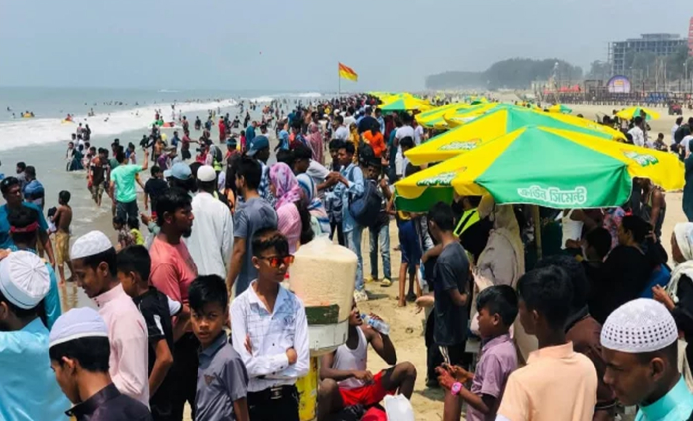 কক্সবাজারে পর্যটকদের চাপ বেড়েছে