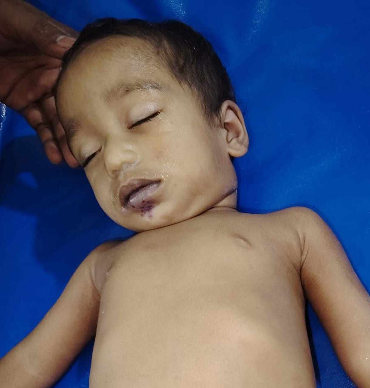 ফকিরহাটে পুকুরের পানিতে ডুবে দেড় বছরের শিশুর মৃত্যু ঘটেছে