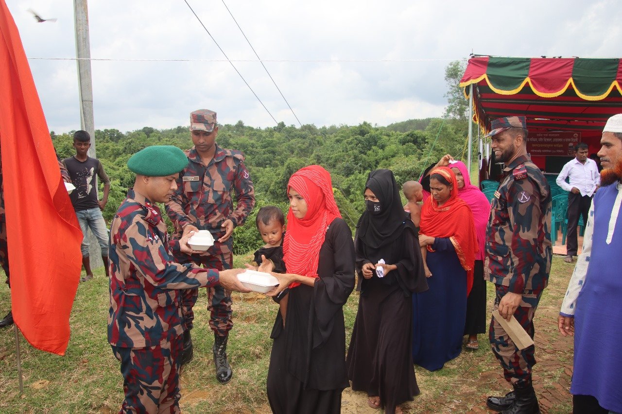 মাইন বিস্ফোরণে আহত ০৬ জনকে আর্থিক সহায়তা এবং ২০০ জন প্রান্তিক জনগোষ্ঠীকে বিনামূল্যে চিকিৎসাসেবা প্রদান