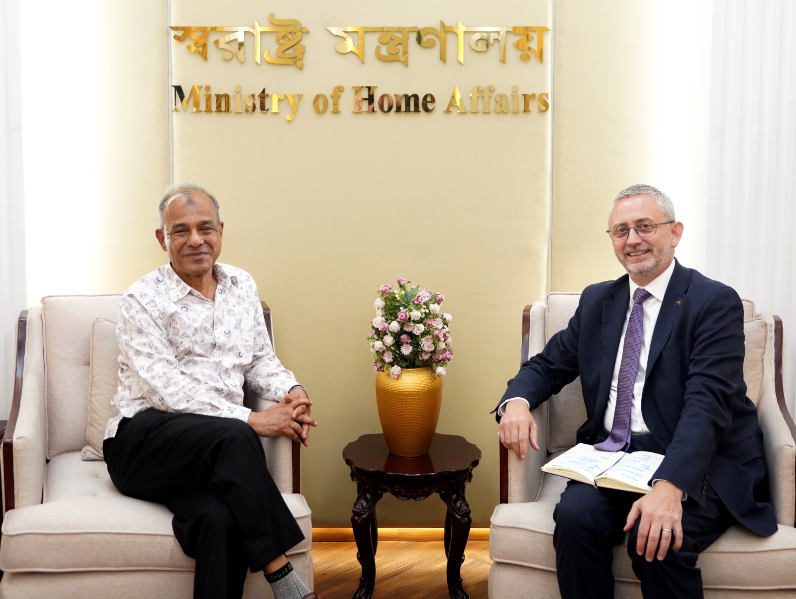 ঢাকায় ইইউভুক্ত দেশের জন্য ভিসা সেন্টার খোলার অনুরোধ স্বরাষ্ট্র উপদেষ্টার