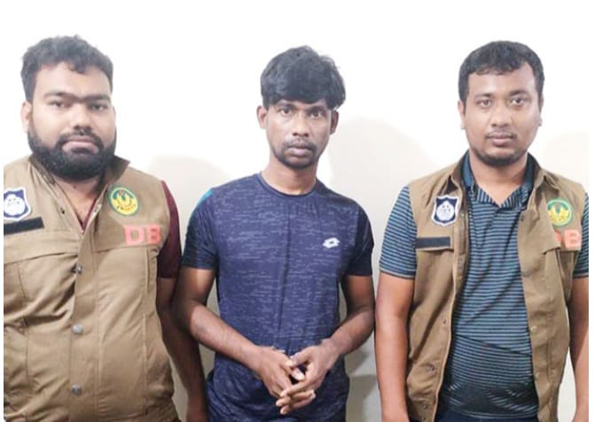 রাজশাহীতে ব্ল্যাকমেইল করে টাকা হাতিয়ে নেয়ার অভিযোগে গ্রেপ্তার - ১