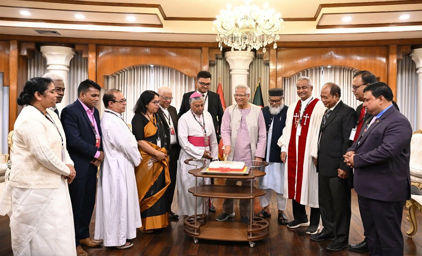 বড়দিন উপলক্ষে ধর্মীয় নেতাদের সঙ্গে প্রধান উপদেষ্টার শুভেচ্ছা বিনিময়