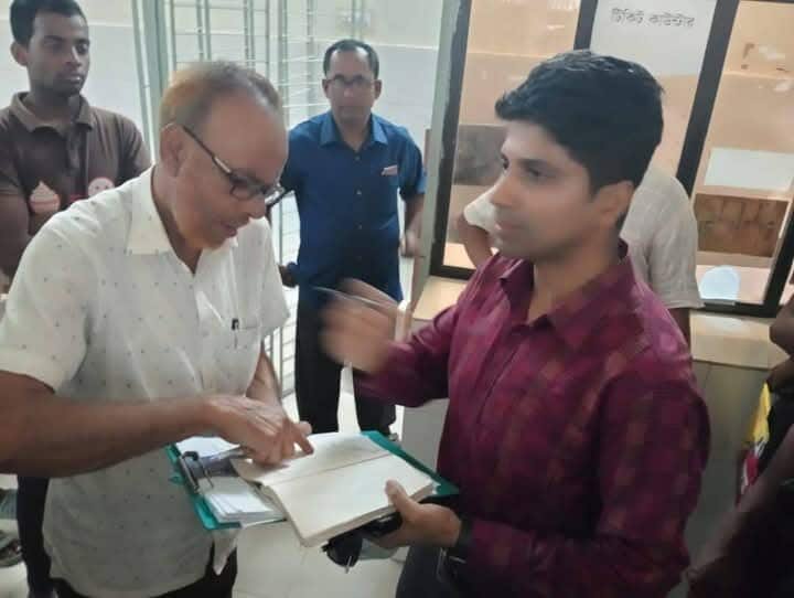 খোকসা উপজেলা স্বাস্থ্য কমপ্লেক্সে প্রশাসনের অভিযানে দালাল চক্রের ২জনকে আটক, জরিমানা