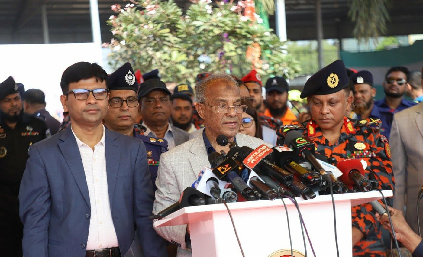 ফায়ার সার্ভিস ভলান্টিয়ারদের সুযোগ-সুবিধা ও প্রশিক্ষণ বৃদ্ধির পরিকল্পনা করছে সরকার: স্বরাষ্ট্র উপদেষ্টা