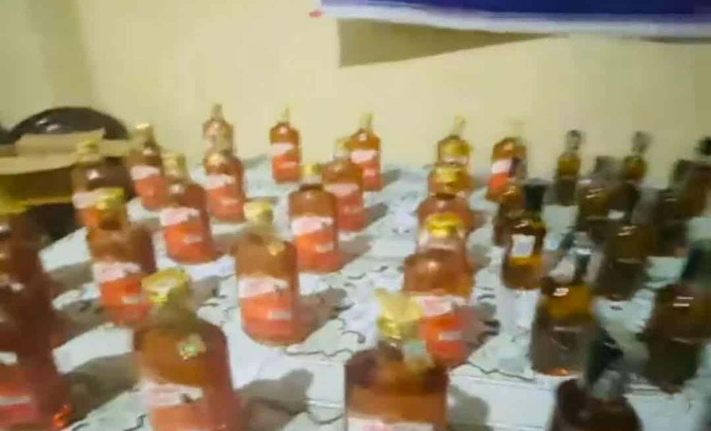 দোয়ারাবাজারে পুলিশের অভিযানে ৬৩ বোতল ভারতীয় মদ উদ্ধার