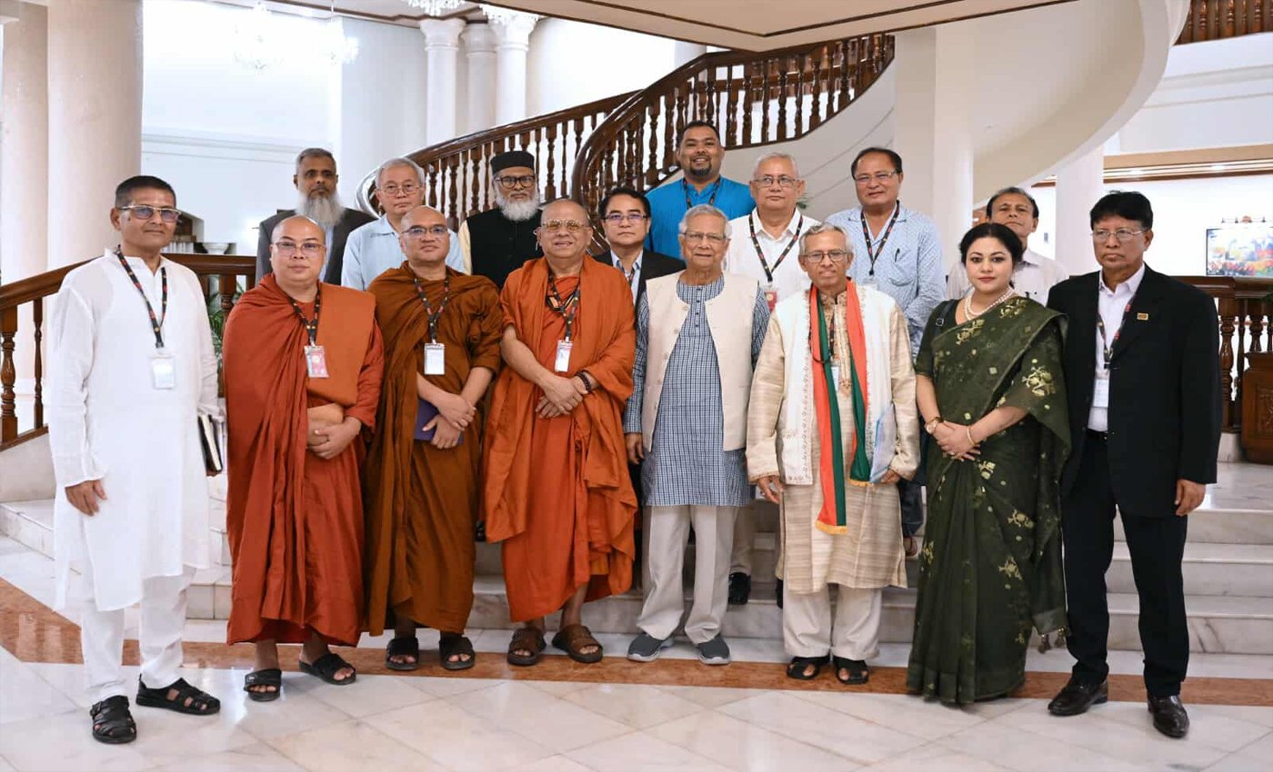 প্রবারণা পূর্ণিমা উপলক্ষে প্রধান উপদেষ্টার সঙ্গে বৌদ্ধ নেতৃবৃন্দের শুভেচ্ছা বিনিময়