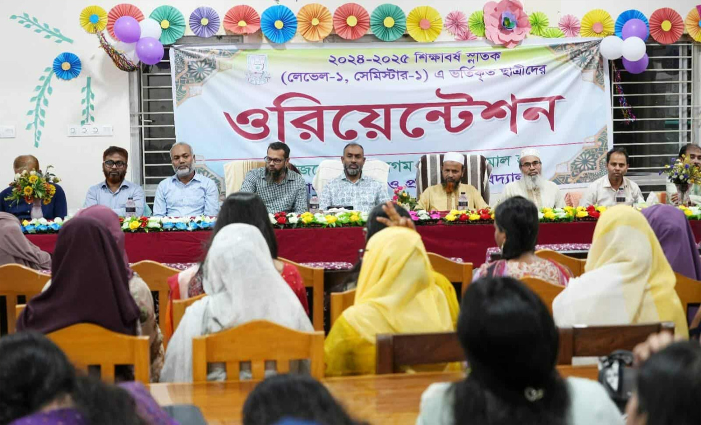 ফুলেল শুভেচ্ছায় পবিপ্রবির সুফিয়া কামাল হলে নবীনবরণ উৎসব অনুষ্ঠিত