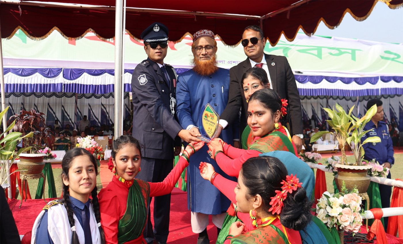 লক্ষ্মীপুরে মহান বিজয় দিবসে স্কুল-কলেজ শিক্ষার্থীদের শারীরিক কসরত ও ডিসপ্লে