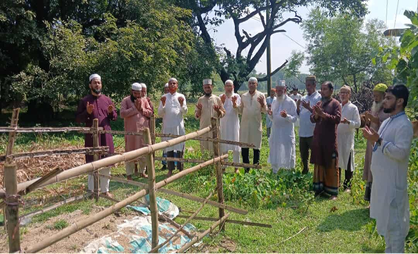 মোস্তাক গাজীনগরীর কবর জিয়ারতে এডভোকেট ইয়াছিন খান, ন্যায়বিচারের লড়াইয়ে ঐক্যের আহ্বান