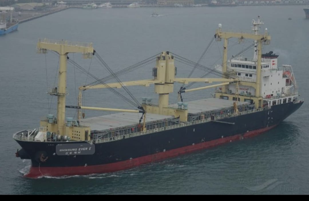 ভারত  থেকে  ১১ হাজার ৫ শত  মেট্রিক টন চাল নিয়ে  mv DDS MARINA  জাহাজ চট্টগ্রাম বন্দরে পৌঁছেছে