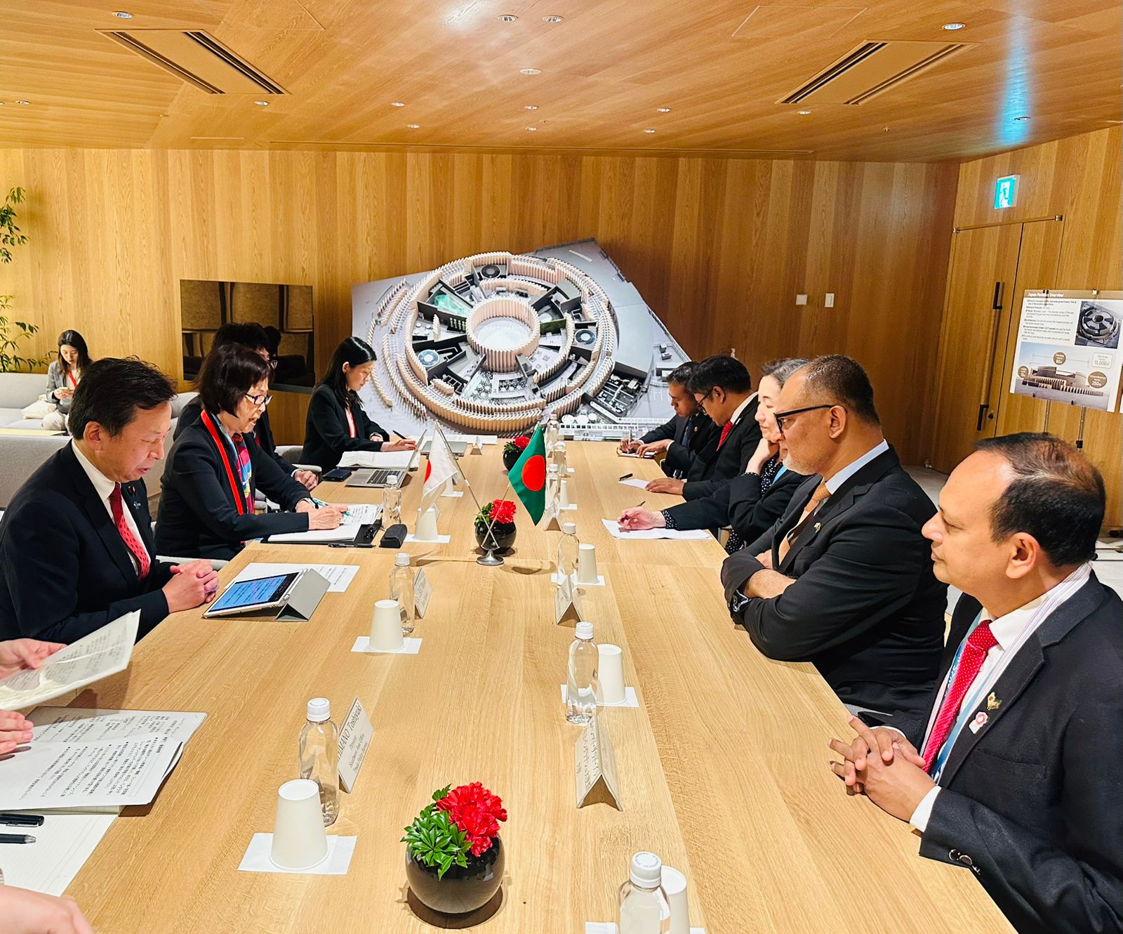 বাণিজ্য উপদেষ্টার সাথে জাপানের অর্থনীতি, বাণিজ্য ও শিল্প মন্ত্রণালয়ের (METI) প্রতিমন্ত্রীর বৈঠক