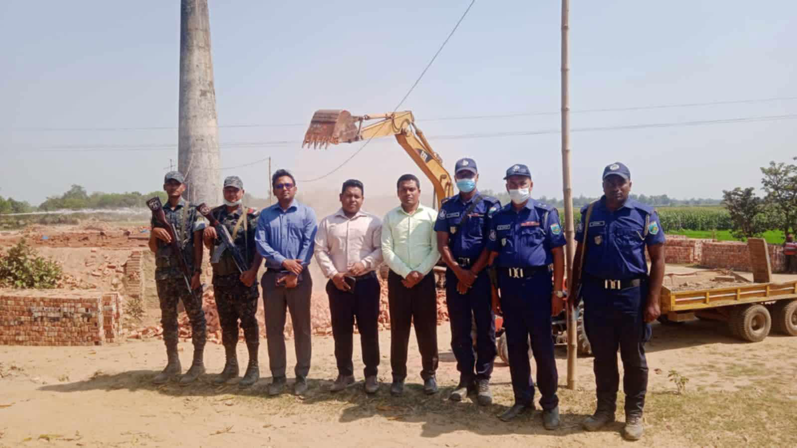 নওগাঁর আত্রাইয়ে অবৈধ ইটভাটা গুঁড়িয়ে দিলো প্রশাসন