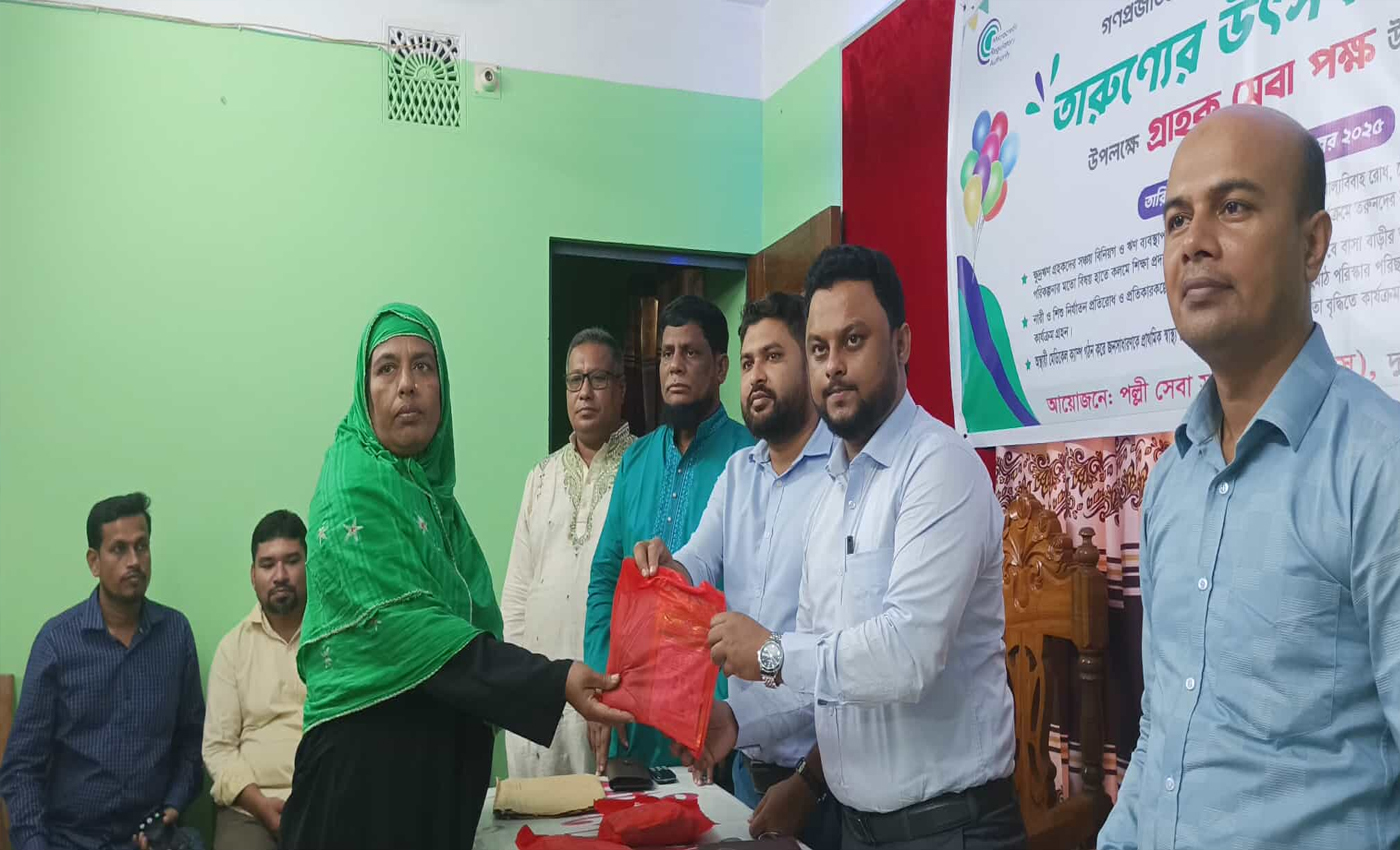 দুমকিতে পিএসএস'র উদ্যোগে শাকসবজির বীজ বিতরণ