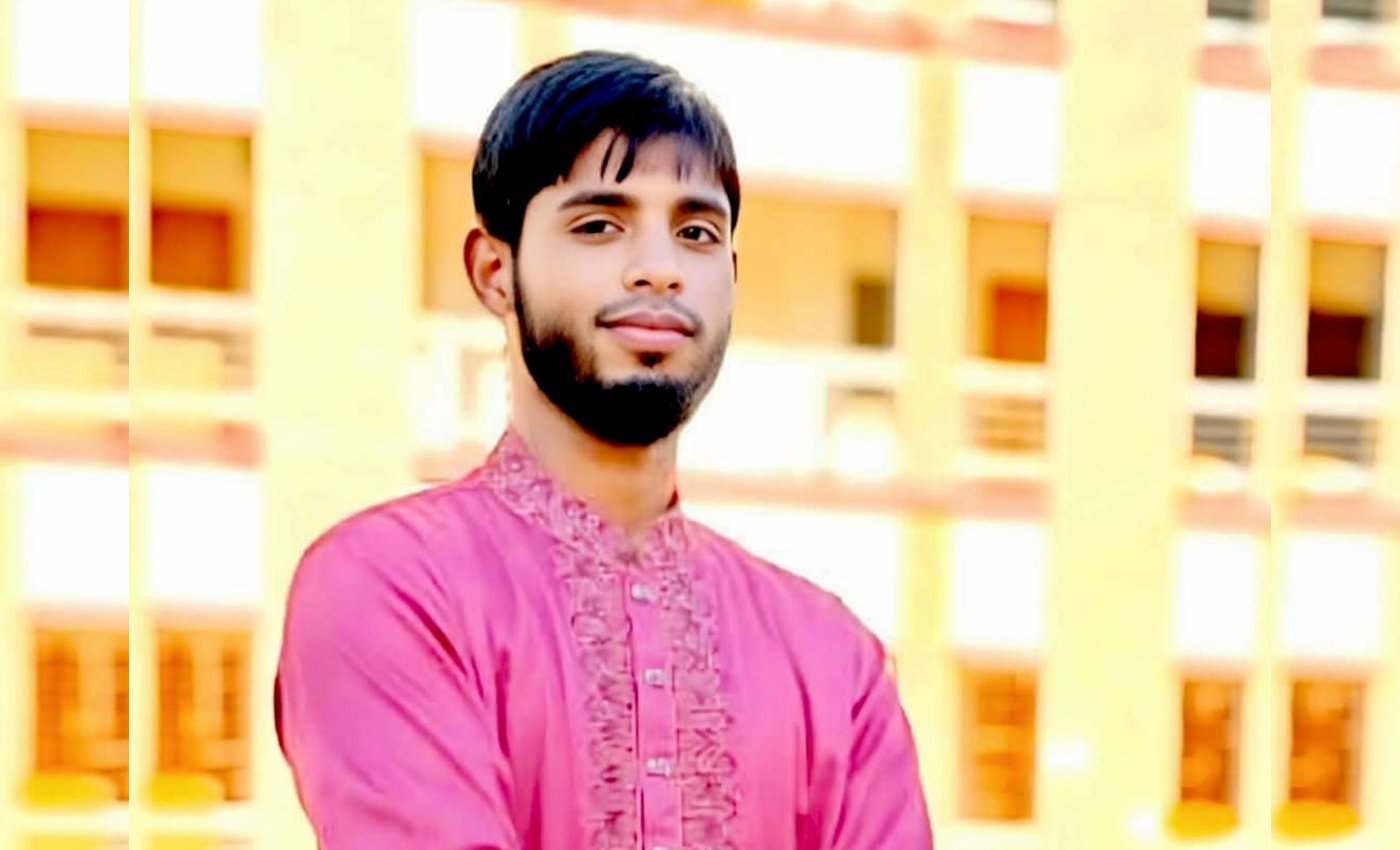 মধ্যনগরের সন্তান  বক্তৃতা প্রতিযোগিতায় প্রথম হয়েছে আনন্দ মোহন কলেজের যোবায়ের শামীম