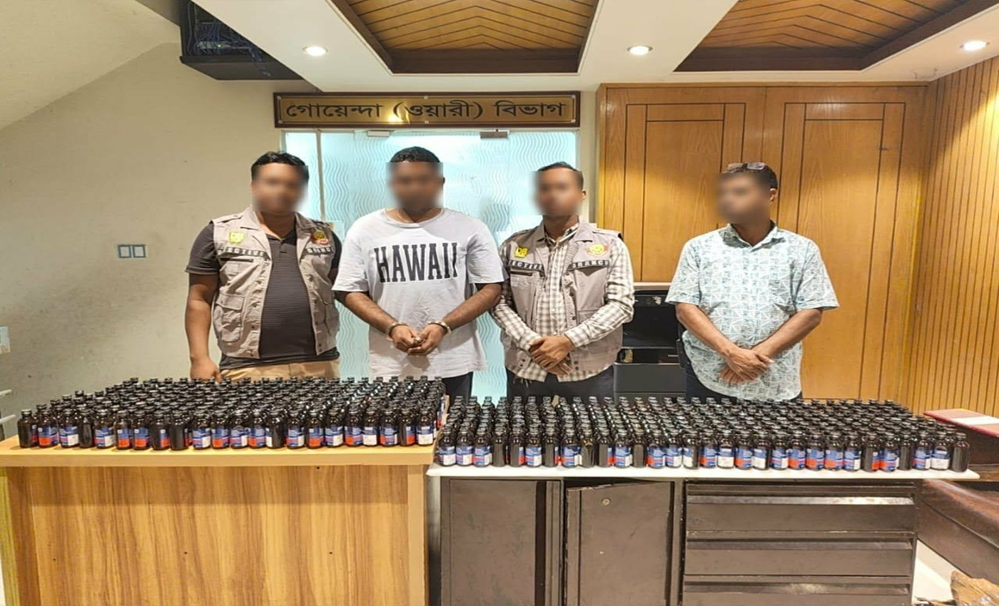 ৪৮৩ বোতল ফেনসিডিল ও কাভার্ড ভ্যানসহ এক মাদক কারবারিকে গ্রেফতার করেছে ডিবি