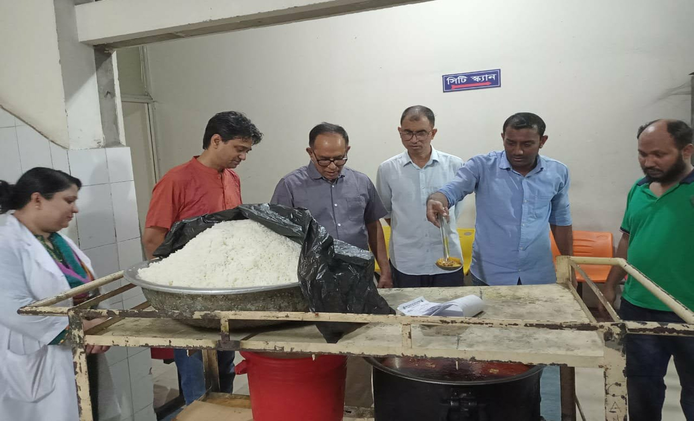 উত্তরায় কুয়েত মৈত্রী হাসপাতালে আকস্মিক পরিদর্শনে স্বাস্থ্য সচিব