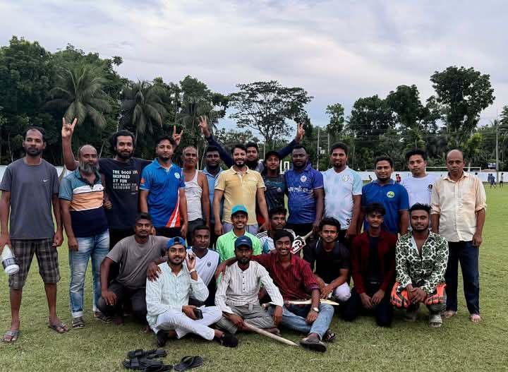 বাগেরহাট ঐতিহাসিক  খানজাহান আলী কলেজ মাঠে ক্রিকেট খেলার আয়োজন