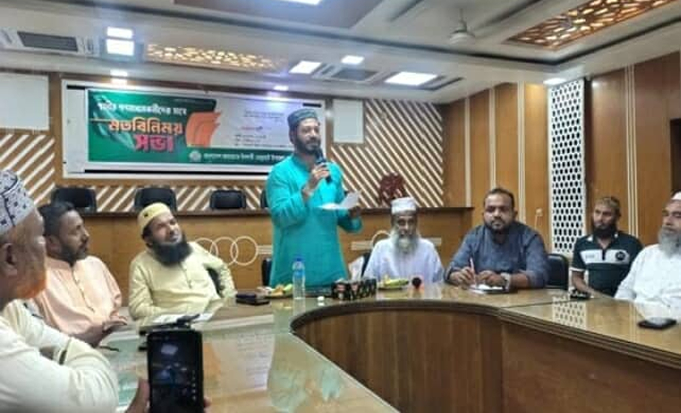 বাগেরহাট-১ আসনে জামায়াত প্রার্থী মনজুরুল হক রাহাদ সাংবাদিকদের সঙ্গে মতবিনিময় করেছেন