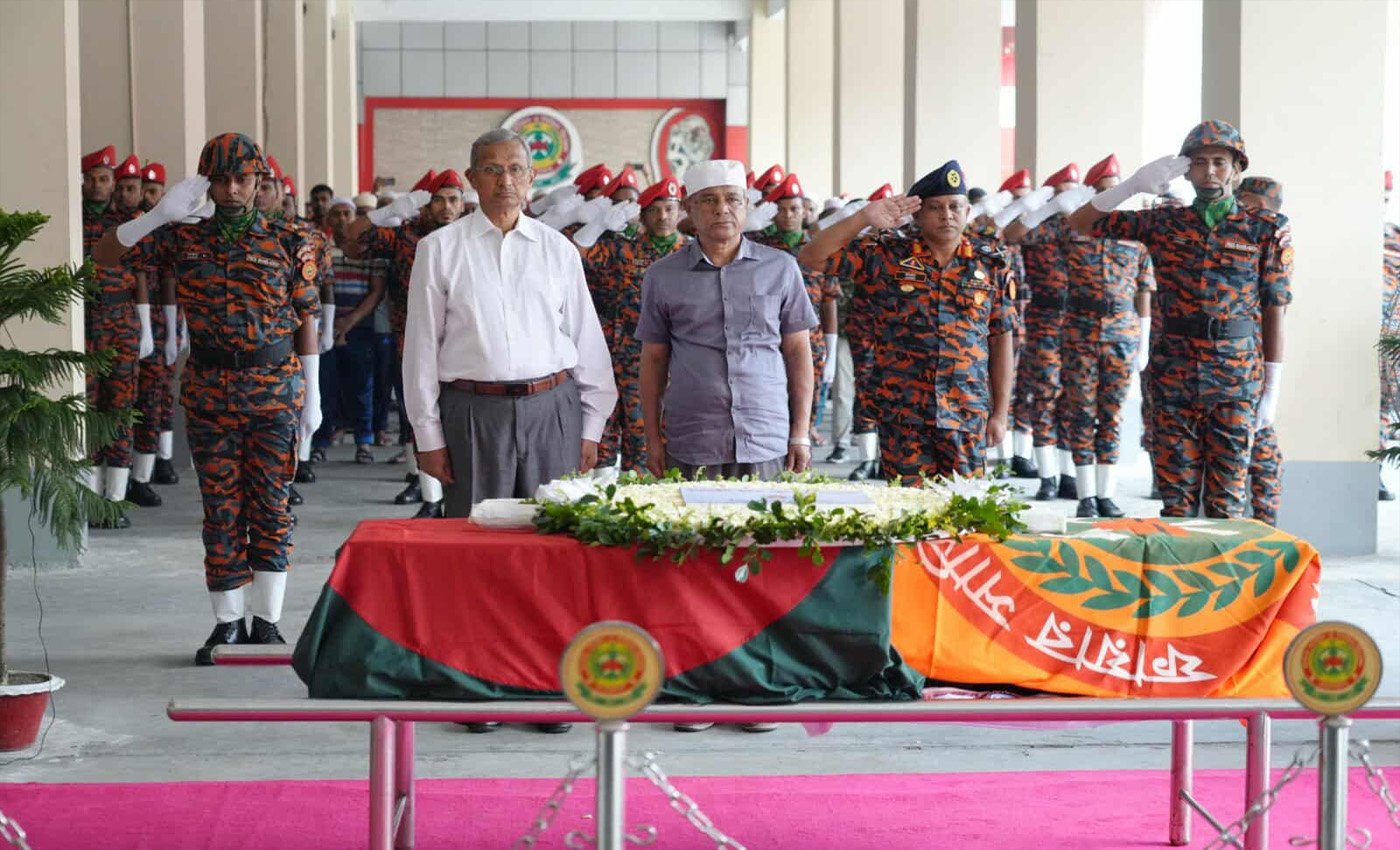 শহিদ ওয়্যারহাউজ ইন্সপেক্টর খন্দকার জান্নাতুল নাঈমের জানাজা সম্পন্ন