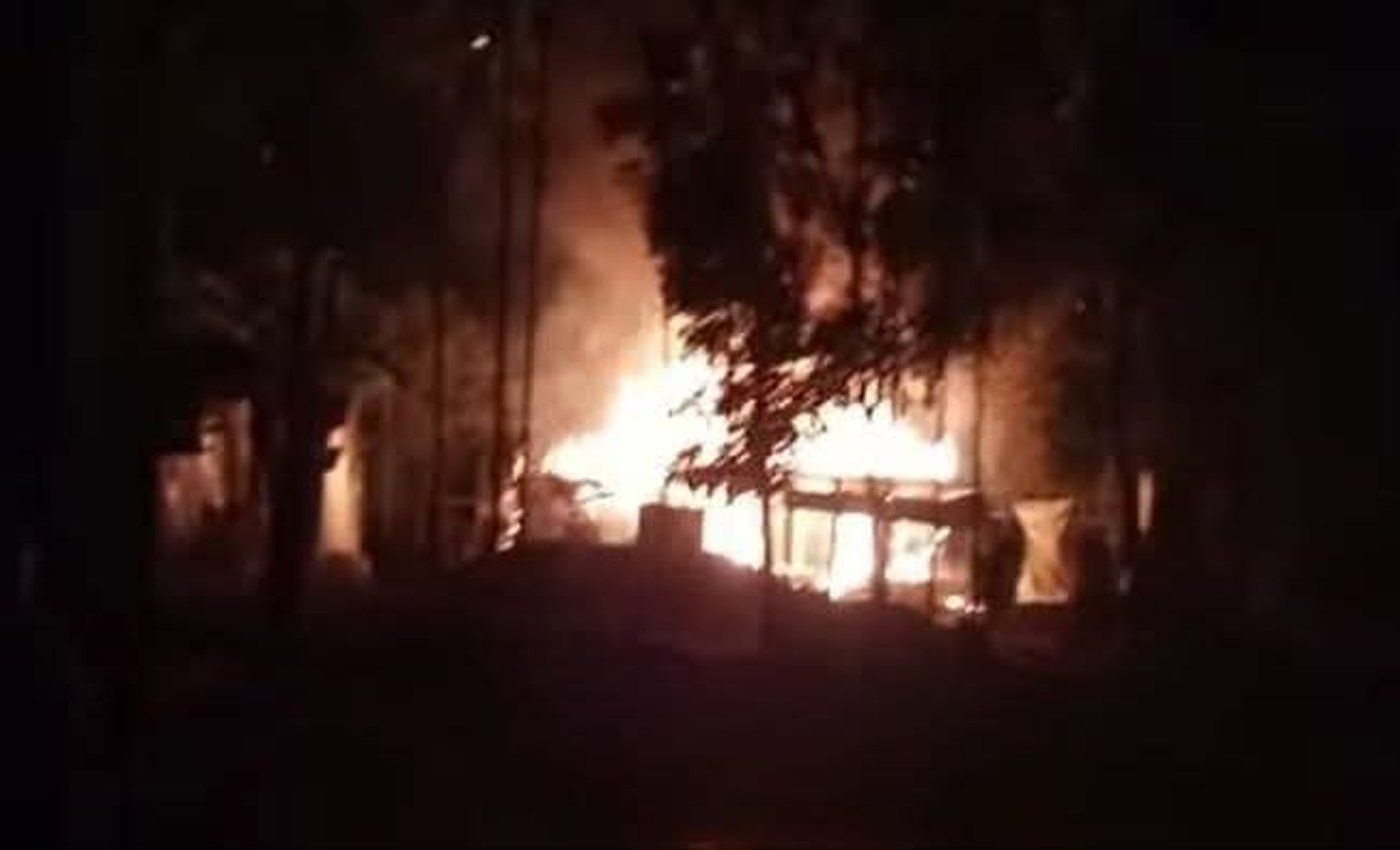 ছাতকে বল্লভপুর গ্রামে প্রবাসী নবী হুসেনের বাড়িতে অগ্নিকাণ্ডের ঘটনায় ৪ ঘর ভস্মীভূত