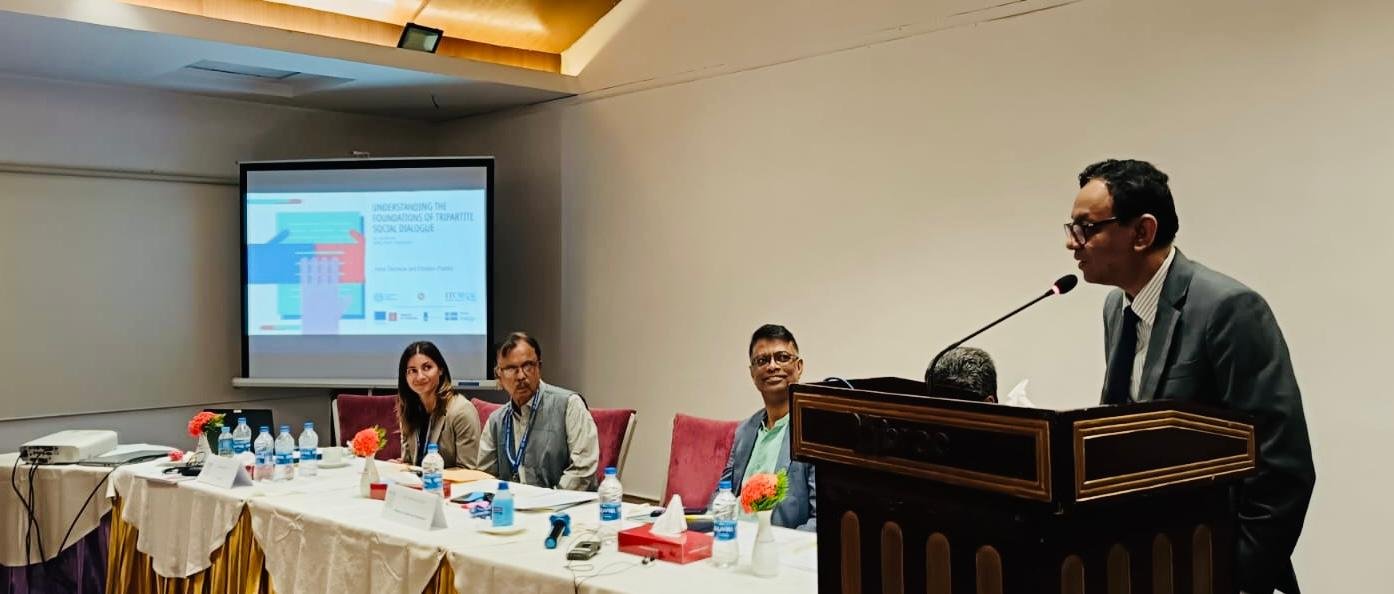 ত্রিপক্ষীয় সামাজিক সংলাপ” এর তাৎপর্য ও গুরুত্ব বিষয়ক অবহিতকরণ কর্মশালা উদ্বোধন করেন