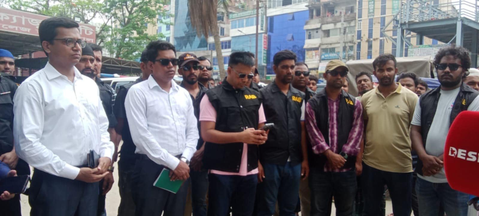 ময়মনসিংহ মেডিকেল কলেজ হাসপাতালে ভ্রাম্যমান আদালত কর্তৃক দালাল বিরোধী অভিযান।