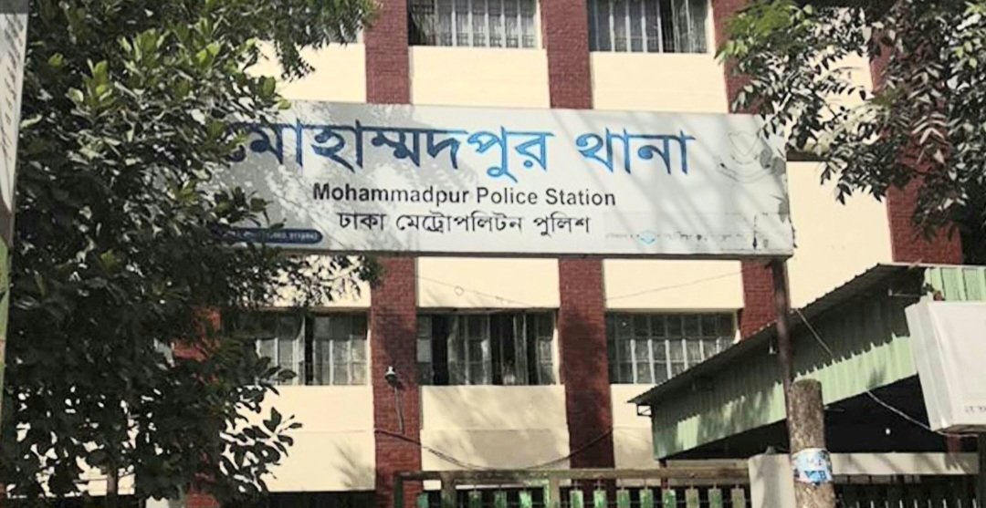 দামি ফোন নিয়ে ঘুরলে ছিনতাই তো হবেই’, সাংবাদিককে ওসি