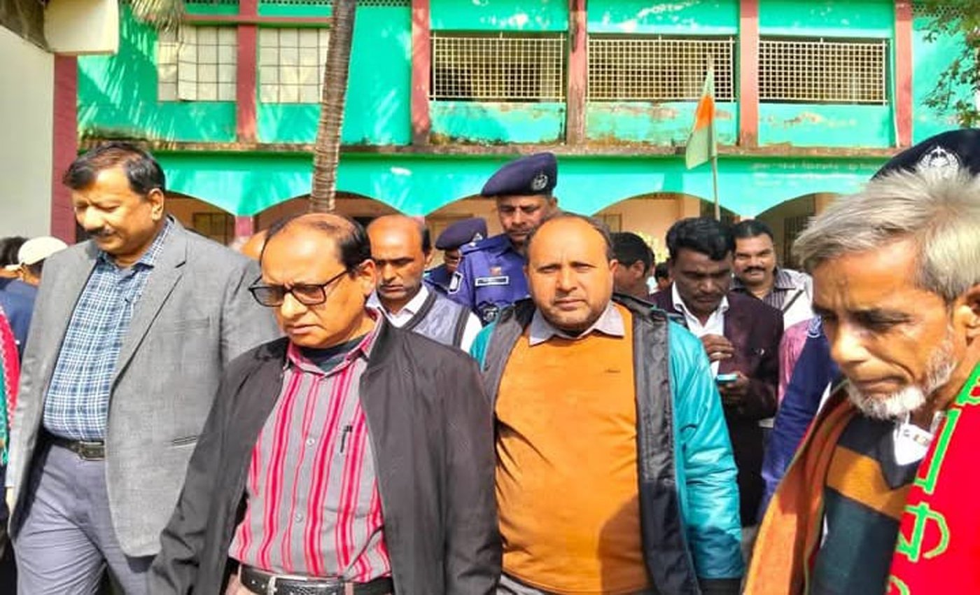 সুনামগঞ্জের মধ্যনগরে বিভিন্ন সরকারি প্রাথমিক বিদ্যালয় পরিদর্শন করেন উপদেষ্টা ডাঃ বিধান রঞ্জন রায়।