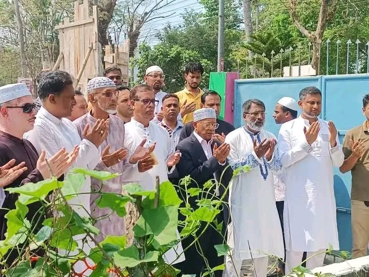 সাবেক সংসদ সদস্য গাজী নুরুজ্জামান বাবুলের কবর জিয়ারত করেন কেন্দ্রীয় বিএনপি'র নেতৃবৃন্দ