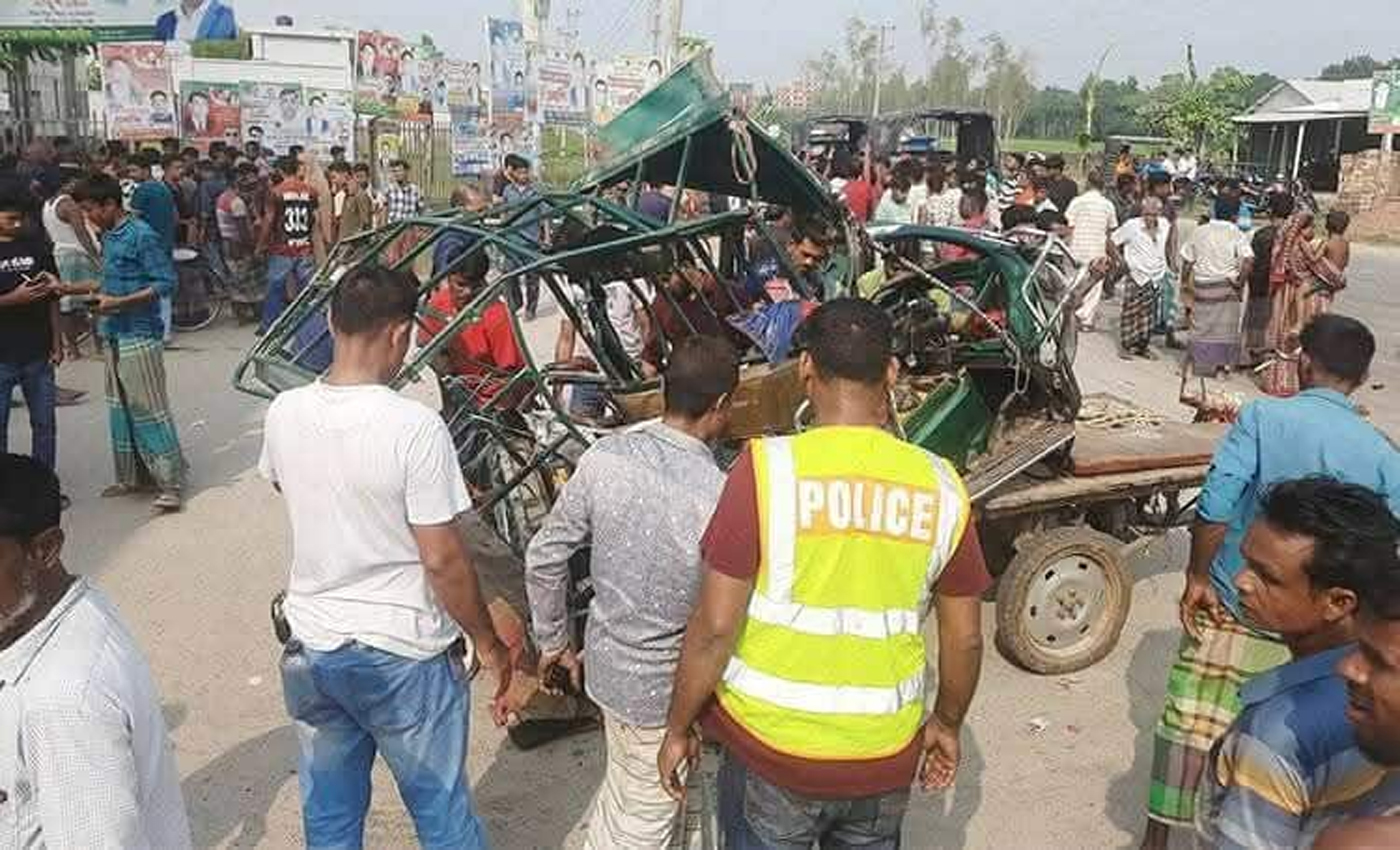 জামালপুরের সড়ক দুর্ঘটনায় মৃতের সংখ্যা বেড়ে ৫