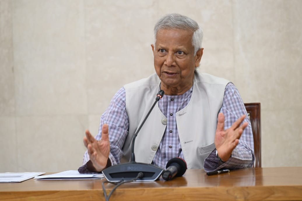 বন‍্যায় ক্ষতিগ্রস্তদের মাঝে গৃহ হস্তান্তর করলেন প্রধান উপদেষ্টা ।