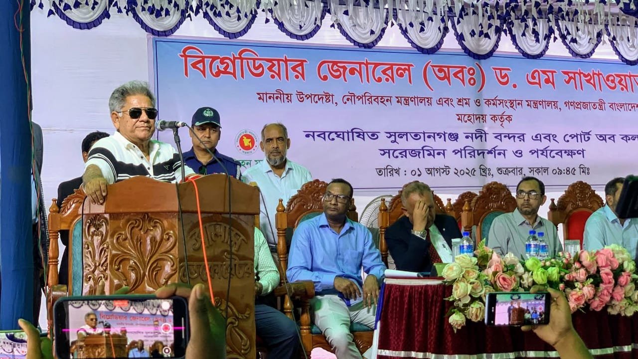 নদীবন্দর  পরিদর্শনে নৌপরিবহন-উপদেষ্টা