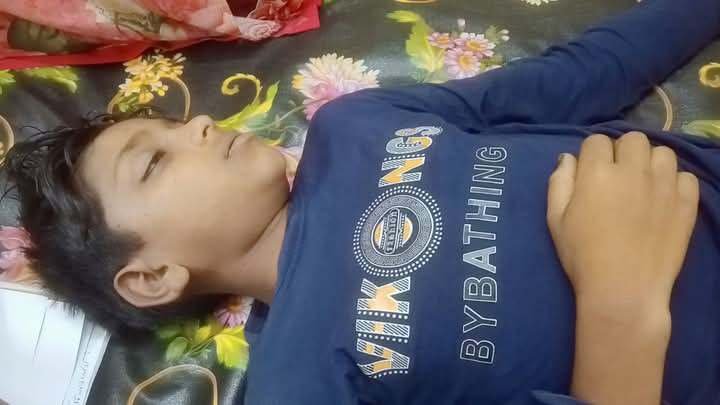 মোল্লাহাটে গাছ থেকে পড়ে শিশু রাকিবুলের মৃত্যু