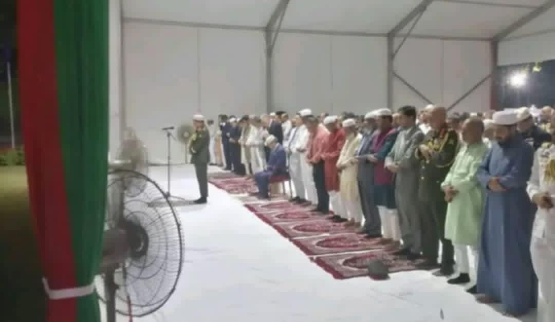 বঙ্গভবনে নামাজে ইমামতি করলেন সেনাপ্রধান