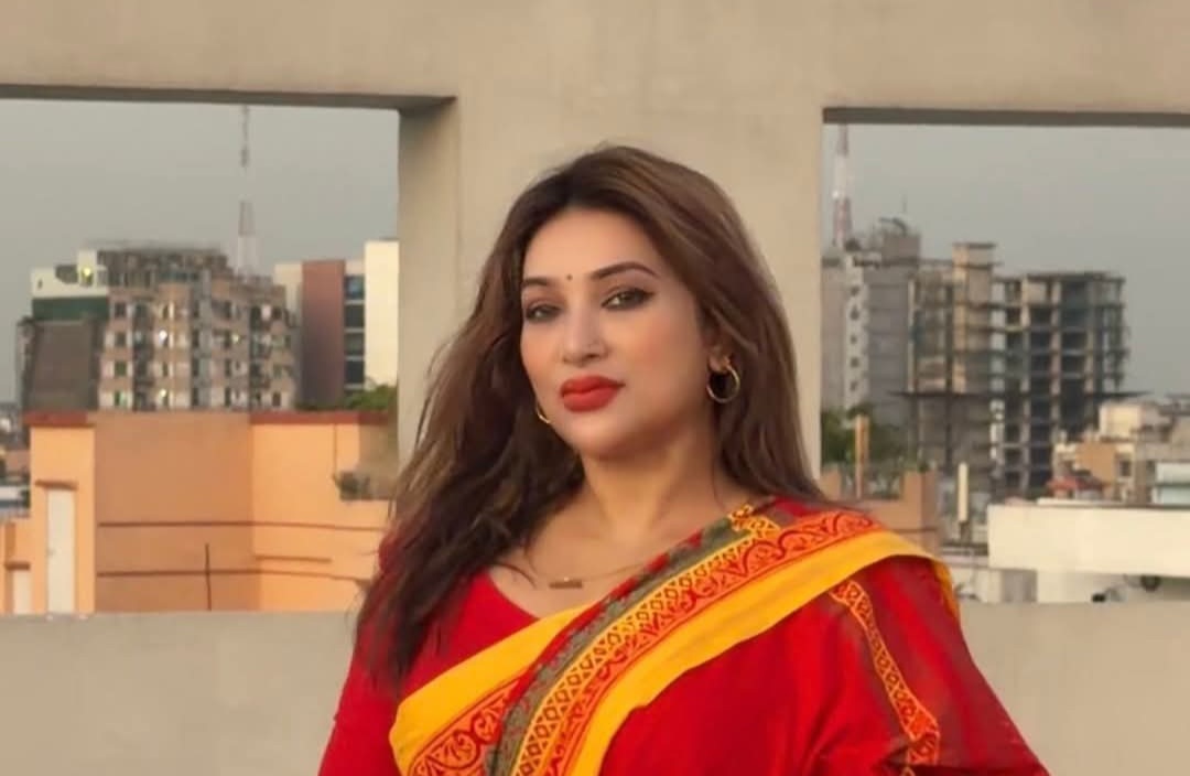 জ‍্যোতিষি গো জ‍্যোতিষি, হাত দেইখা কও দেখি