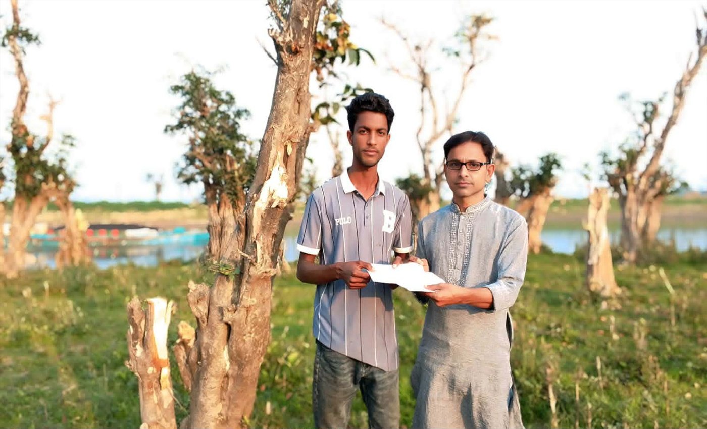 জীববৈচিত্র্য সংরক্ষণে টাঙ্গুয়ার হাওরে প্রচারপত্র বিলি