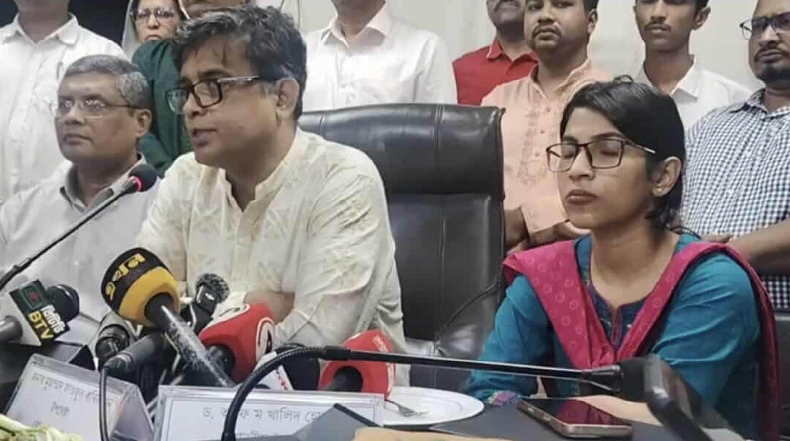 চন্দ্রনাথ পাহাড় ঘিরে উসকানিমূলক কার্যক্রমের চিহ্ন দেখামাত্র ব্যবস্থা নিতে নির্দেশ তিন উপদেষ্টার