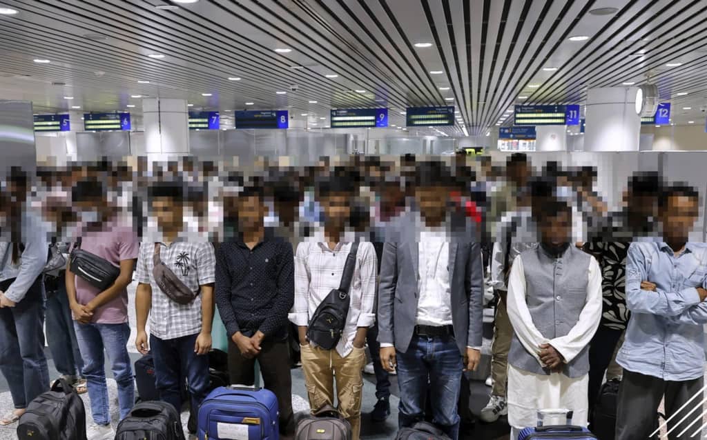 কুয়ালালামপুর আন্তর্জাতিক বিমানবন্দর  টার্মিনাল ১ এবং টার্মিনাল ২-এ মোট ১২৩ বাংলাদেশিকে ফেরত পাঠালো।