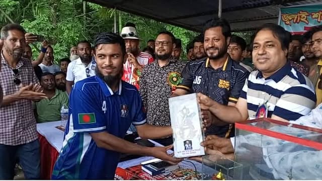 বাগেরহাটে অনুষ্ঠিত জুলাই শহীদ স্মৃতি ফুটবল টুর্নামেন্ট -২৫